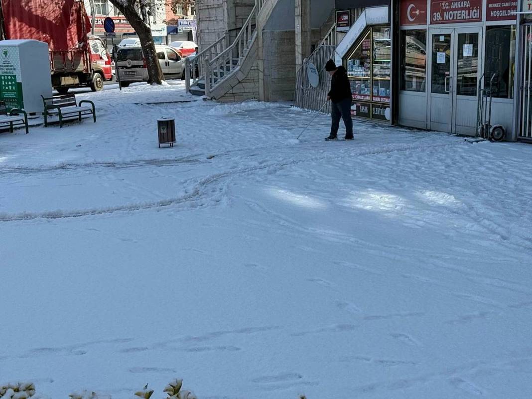 Güvenpark'ta banklar sadece kardan adamlara rezerve! 3